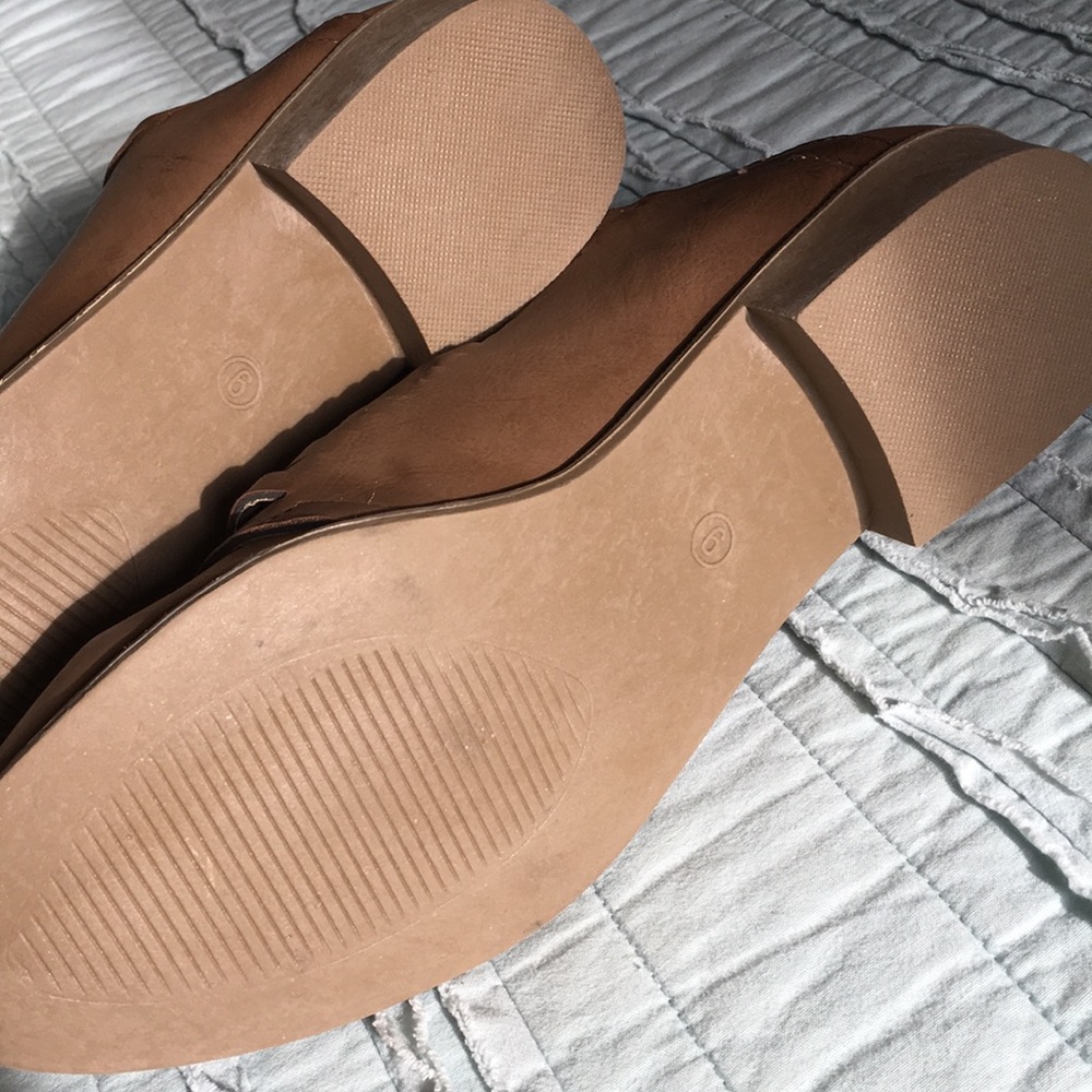 Size 9 booties - Picture 5 of 5